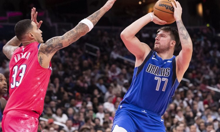 James in Durant z največ glasovi, Dončić tretji na zahodu