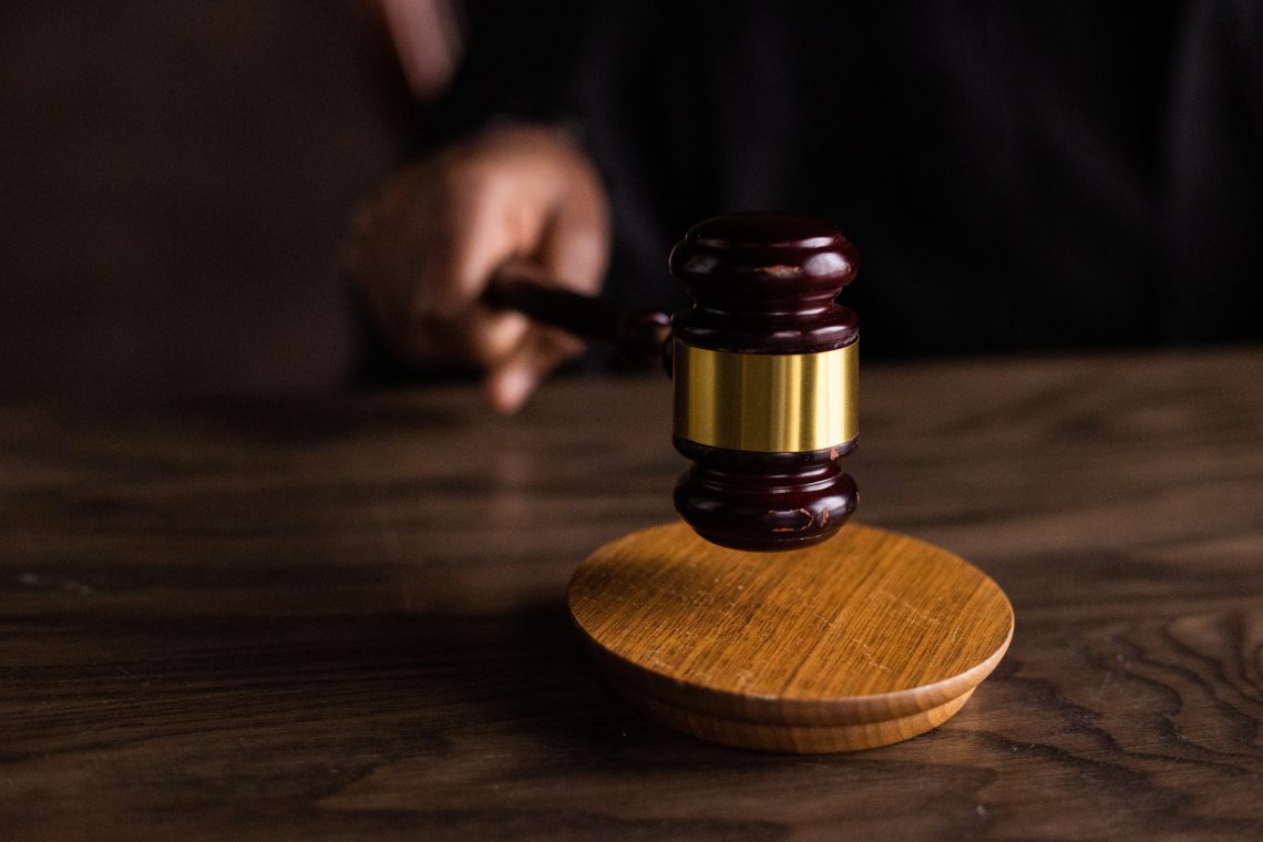 Po lažni najavi bombe v ljubljanski sodni stavbi ponovno poslujejo