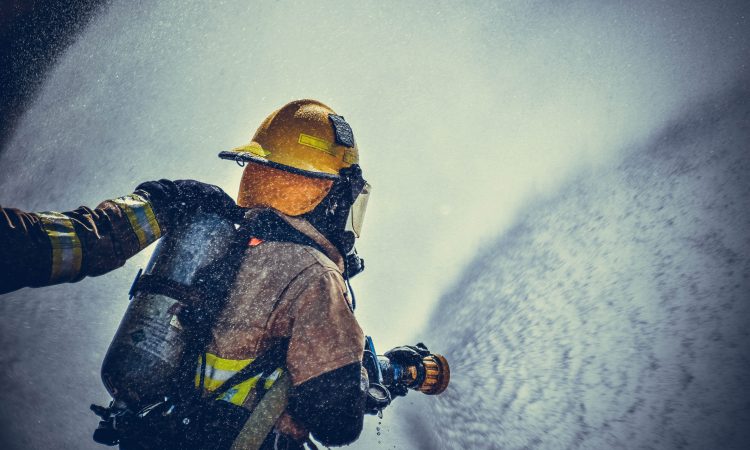 Vzrok eksplozij na Vrhniki še ni znan, poškodovana delavca življenjsko ogrožena