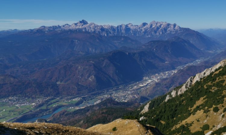 Po odvozu nakopičenih odpadkov naj na Jesenicah ne bi bilo več težav s smradom