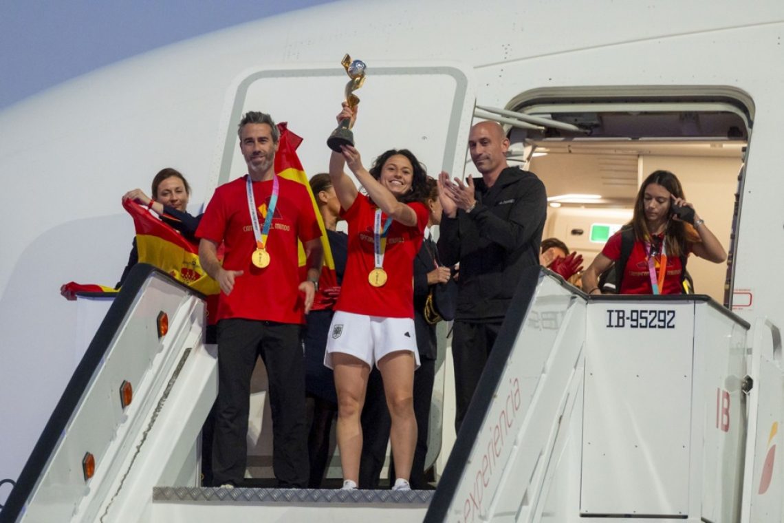 Rubiales se je opravičil za sporni poljub na usta