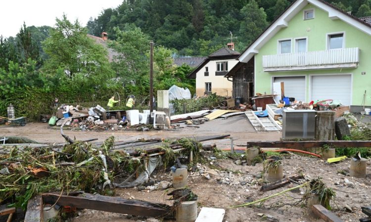 Občine prijavile za 2,7 milijarde evrov škode 