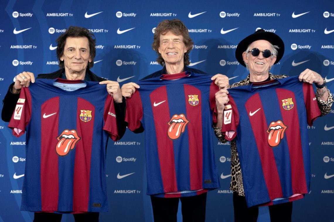 Barcelona na El Clasicu z logotipom Rolling Stonesov 