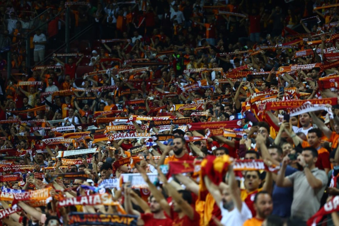 Spopad navijačev Galatasaraya in Bayerna v Istanbulu