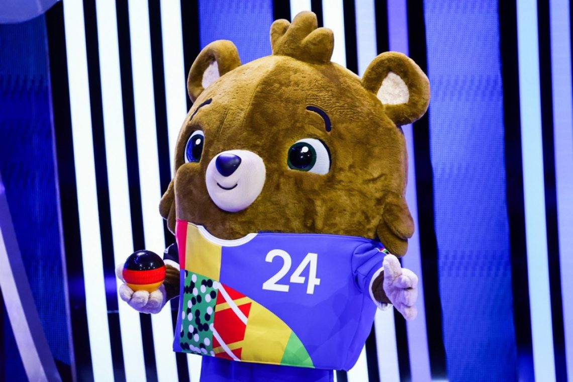 Veliko zanimanje Slovencev za tekme nogometne vrste na EP