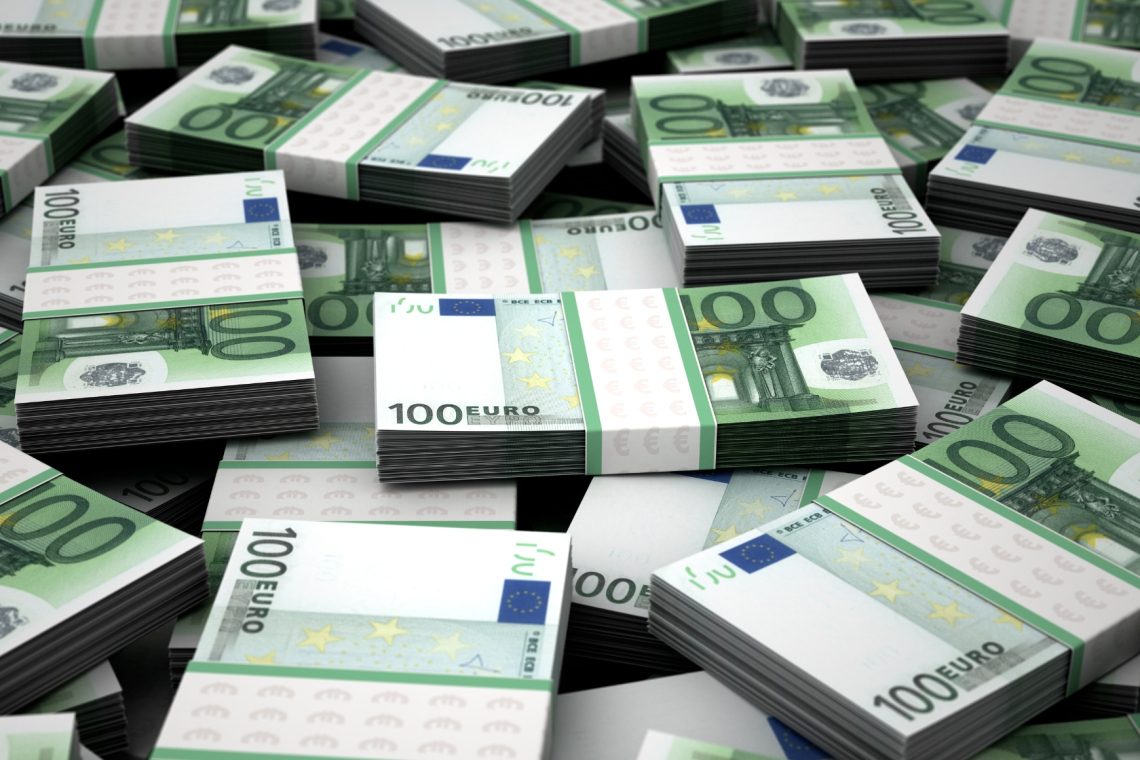 Nogometni prestopi po svetu dosegli skoraj deset milijard dolarjev