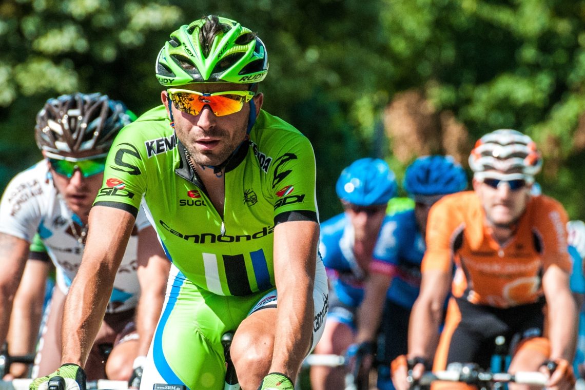 Uci bo preizkusila rumene kartone na dirkah