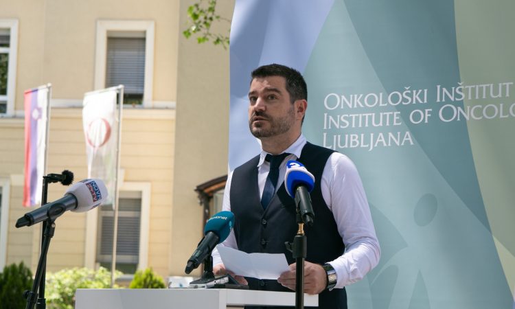 Generalni direktor Onkološkega inštituta Ljubljana Andraž Jakelj podal odstopno izjavo
