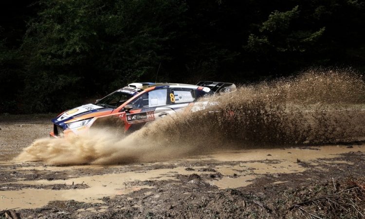 Tänak vodi v Čilu z minimalno prednostjo pred Evansom