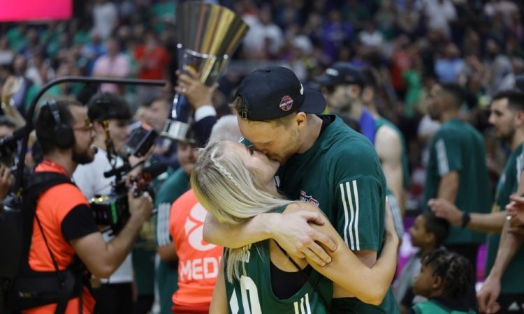 Panathinaikos brani naslov, v evroligi dva slovenska košarkarja