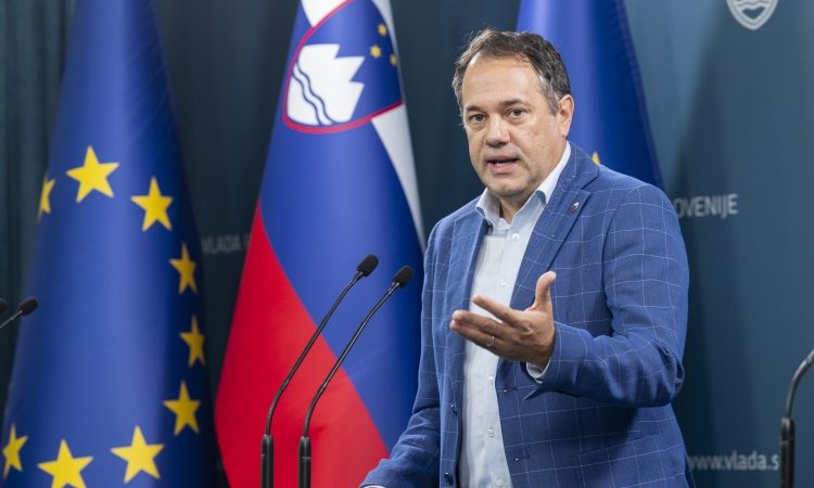 Vlada potrdila odstranitev še preostalih 128 objektov