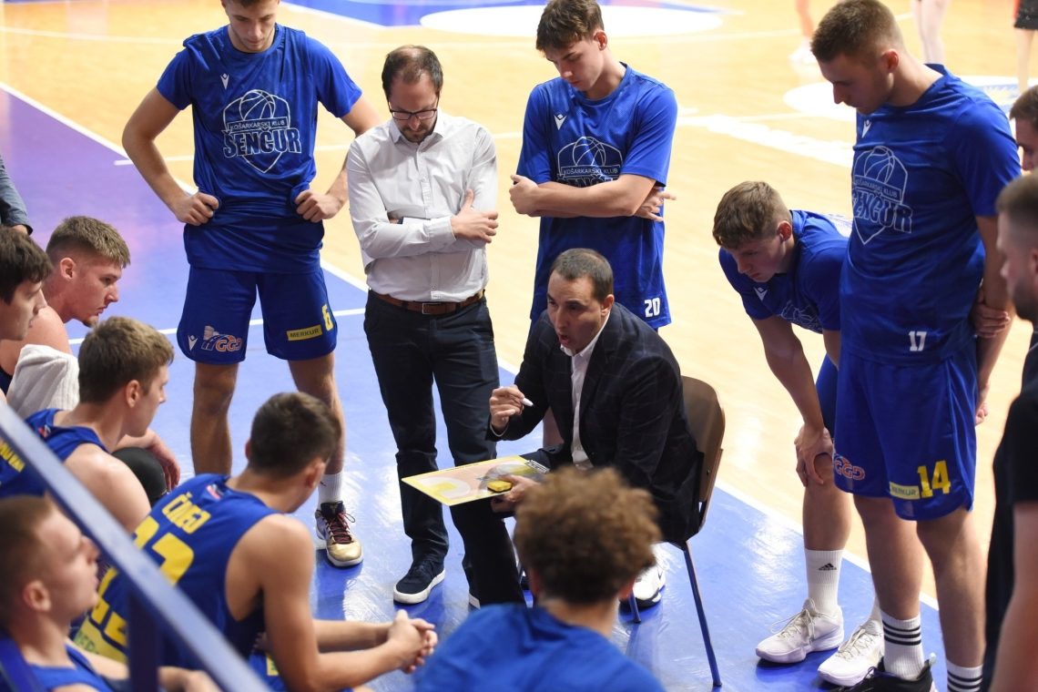 Košarkarji Ilirije so po podaljšku premagali GGD Šenčur s 100:91