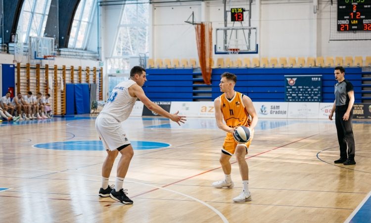 Košarkarji Kansaija Heliosa so v gosteh premagali Rogaško z 90:81 