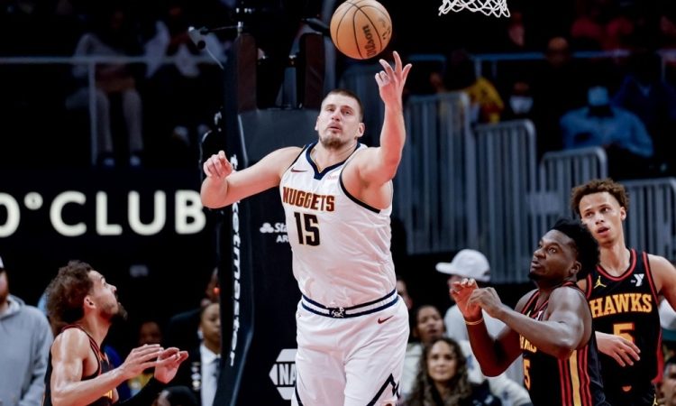 Jokić s trojnim dvojčkom, Denver v napeti končnici ugnal Sacramento