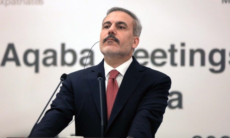 Turški zunanji minister zavrnil Trumpovo trditev o prevzemu oblasti v Siriji
