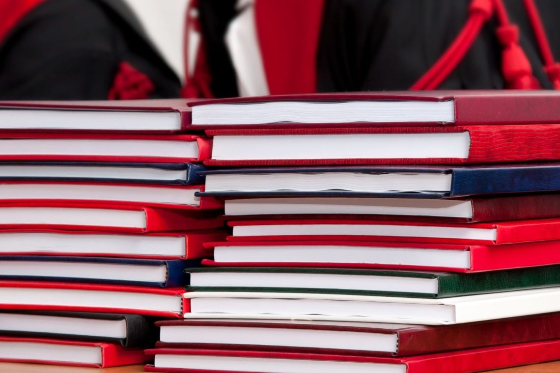 Rok za prijavo na nagradni natečaj za diplomska in raziskovalna dela o Slovencih se izteka