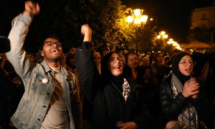 Osvobojeni talci prispeli v Izrael, sledijo izpusti palestinskih zapornikov