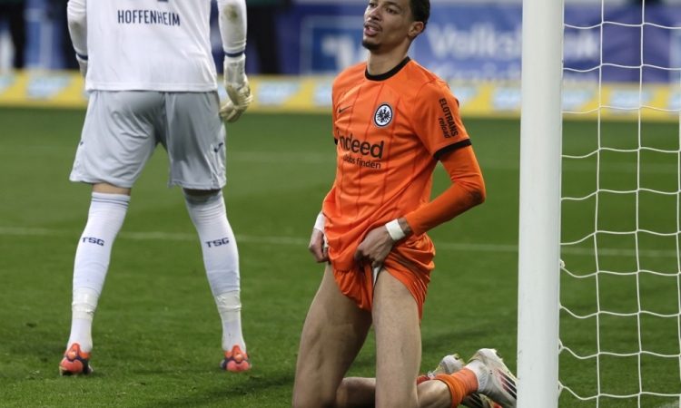 Hoffenheim v sodnikovem dodatku do točke proti Frankfurtu
