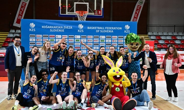 Košarkarice Cinkarne Celje so v finalu pokala Slovenije premagale Triglav z 79:68