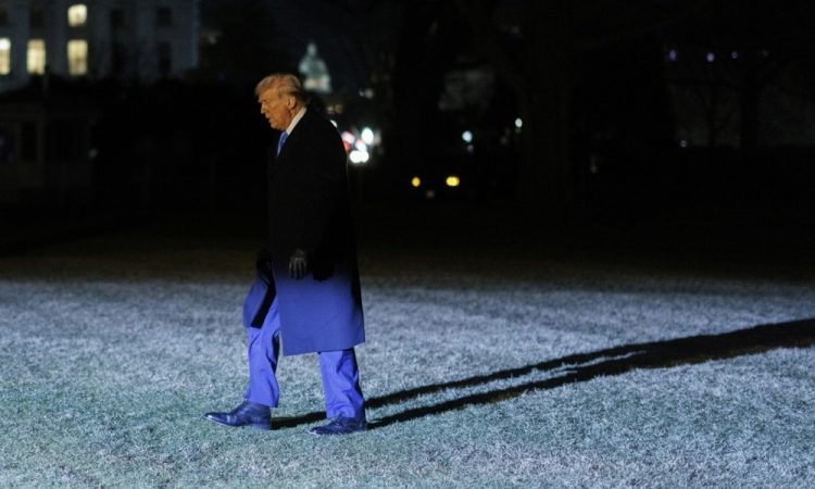 Ameriška katoliška cerkev toži Trumpovo vlado zaradi prekinitve financiranja begunskega programa