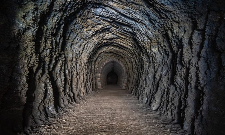 V akciji proti tihotapcem odkrit podzemni predor med Marokom in Španijo