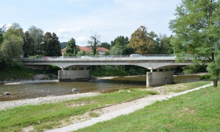 Polovična zapora mostu čez Soro v Medvodah