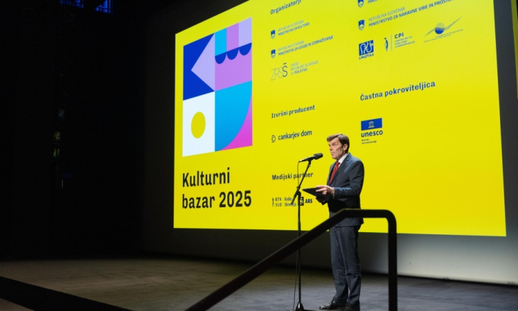 Minister Logaj na Kulturnem bazarju o izzivih digitalne dobe v vzgoji in izobraževanju