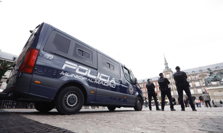 Umor treh sorojencev v Madridu razkril ozadje nevarne finančne prevare