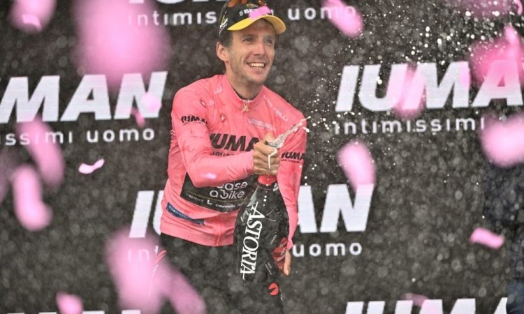 Simon Yates zmagovalec Gira, zadnja etapa Kooiju 