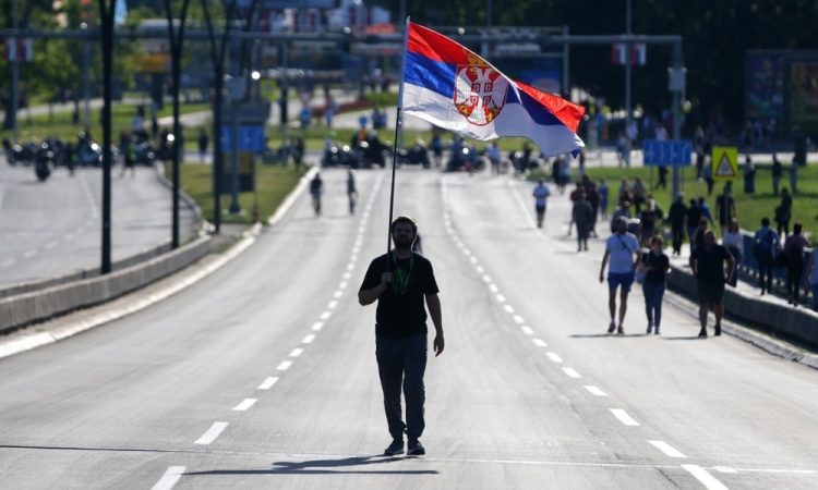V Zaječarju in Kosjeriću na lokalnih volitvah slavila SNS, opozicija opozarja na nepravilnosti