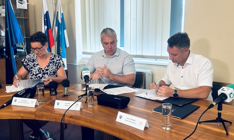Podpisana pogodba za celovito obnovo gradu in parka v Ormožu