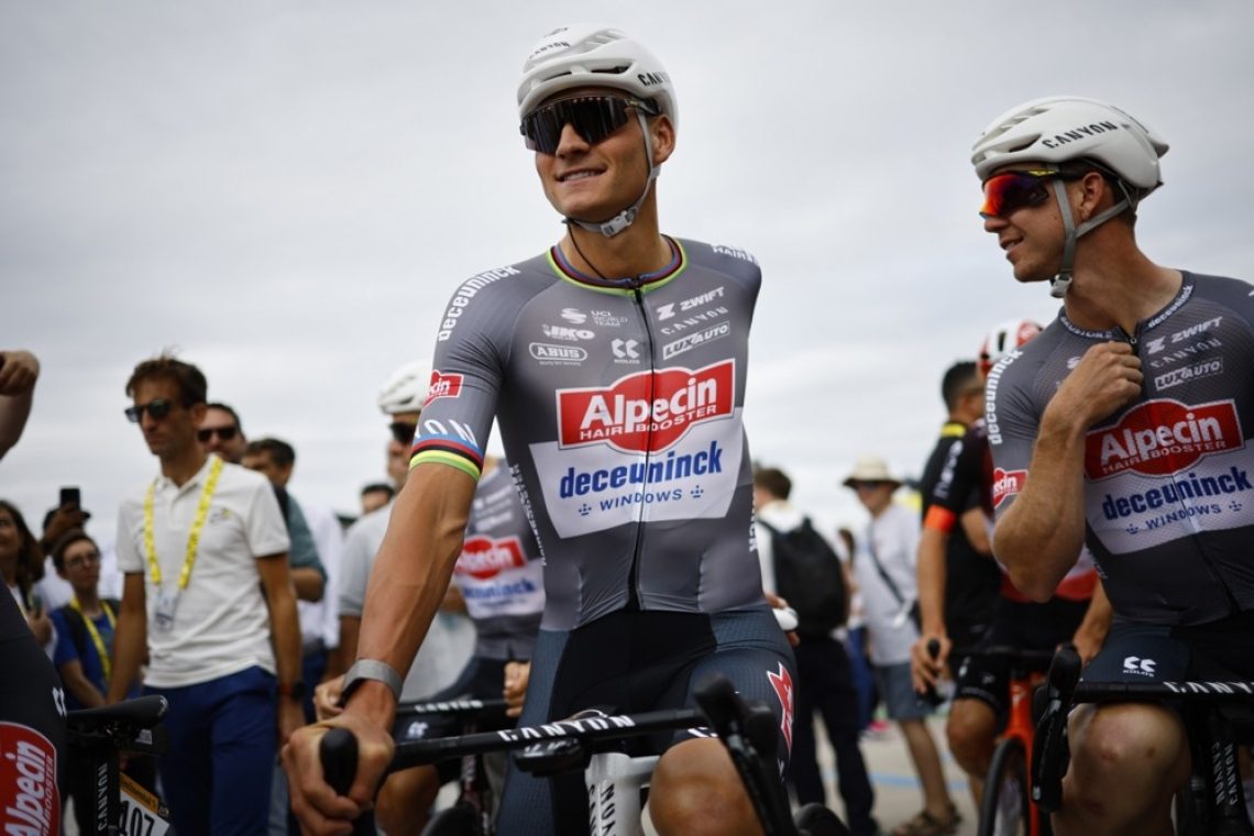 Van der Poel v sprintu ugnal Pogačarja in oblekel rumeno majico