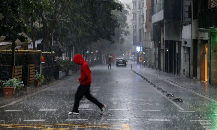 V Kataloniji po hudourniškem neurju pogrešani dve osebi