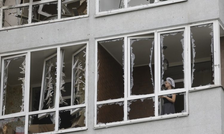 V ruskih napadih na Ukrajino najmanj 20 mrtvih, med žrtvami tudi nosečnica