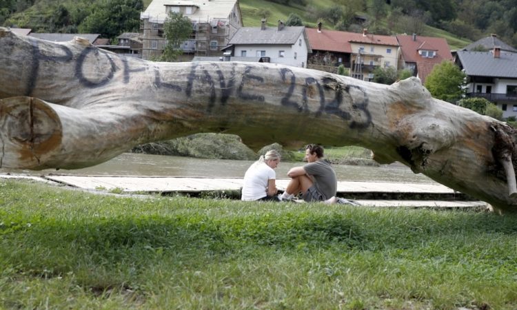Dve leti po ujmi številni kraji še čakajo celovito obnovo
