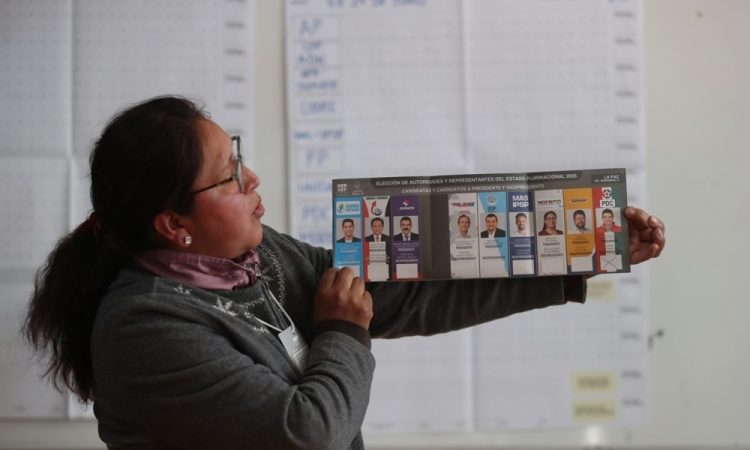 Bolivija po dveh desetletjih masizma vstopa v neznano politično obdobje