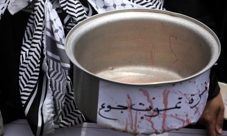 ZN: Več kot 1.850 Palestincev umrlo med iskanjem pomoči, Izrael pripravlja novo ofenzivo
