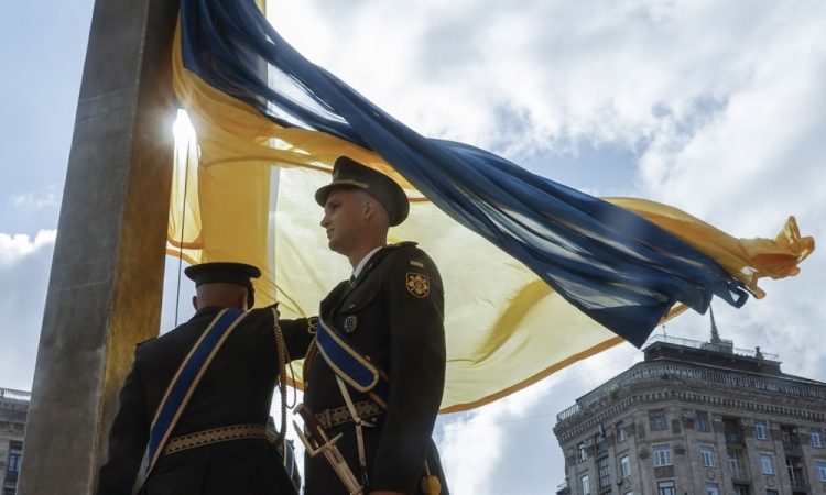 Ukrajina dan neodvisnosti praznuje v senci vojne, a z upanjem na mir