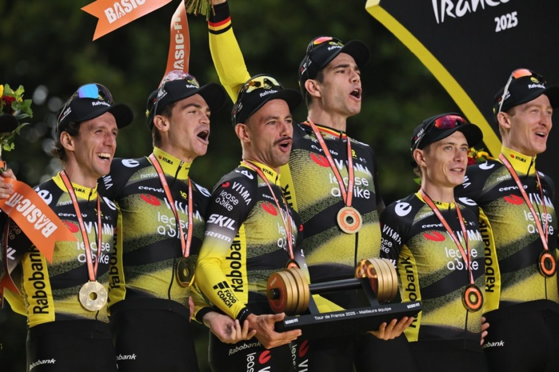 Zmikavti na Vuelti obiskali ekipo Visma Lease a Bike