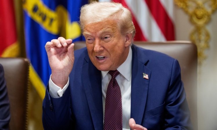 Trump začel dvomiti v neposreden dialog med Putinom in Zelenskim, Evropa grozi z dodatnimi sankcijami