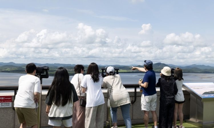 Južna Koreja ustavila vojaško radijsko oddajanje proti Severu