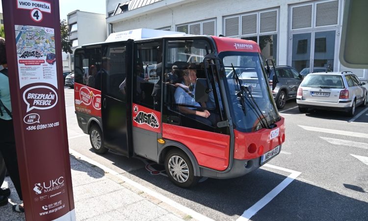 Električni »Doktor Maister« vozi po UKC Maribor