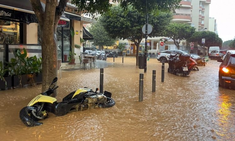Ibizo prizadele silovite poplave, aktivirana vojaška enota za nujne primere