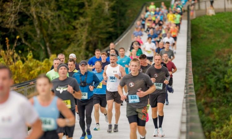 Novo mesto bo prvi oktobrski vikend teklo – prihaja osmi Novomeški polmaraton