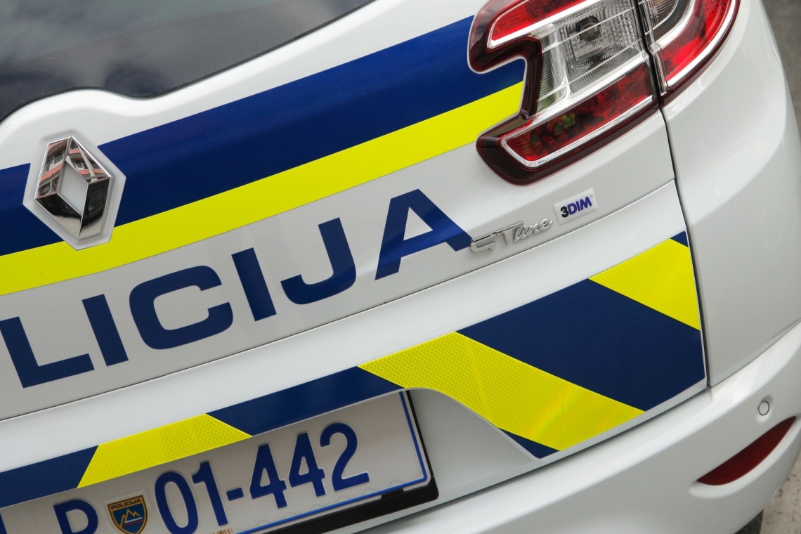 Tragedija v Pivki: policisti preiskujejo sum uboja in samomora