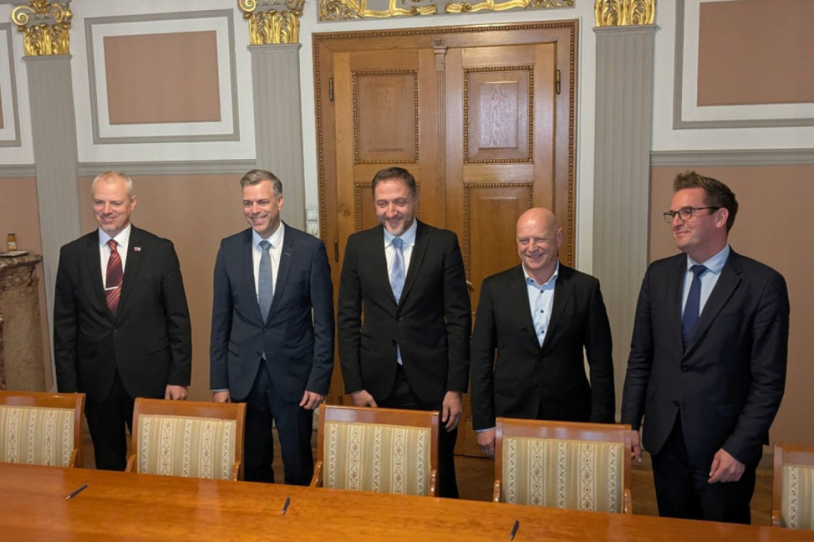 Dogovor o rekordni povprečnini za leti 2026 in 2027 podpisan z vsemi združenji občin