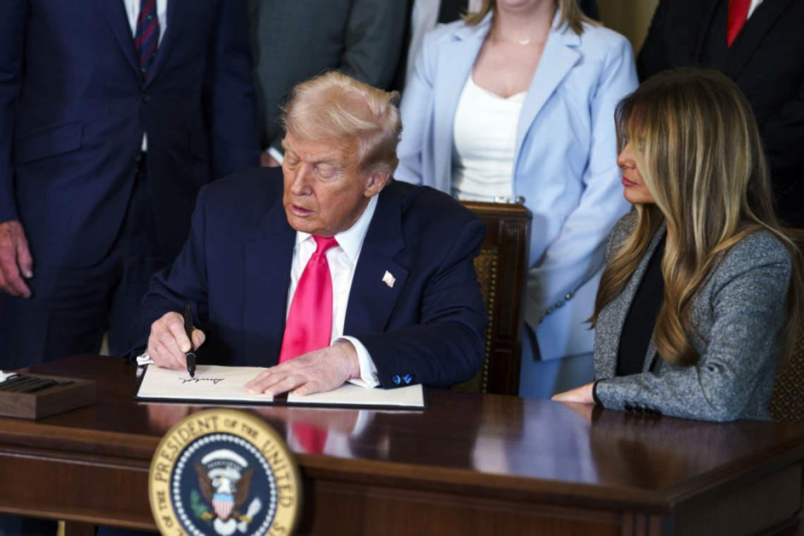 Trump s podrobnim ukazom razširil pomoč najstnikom iz rejniškega sistema