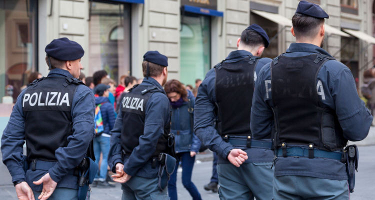 V Rimu preiskujejo brutalni napad na 18-letnico