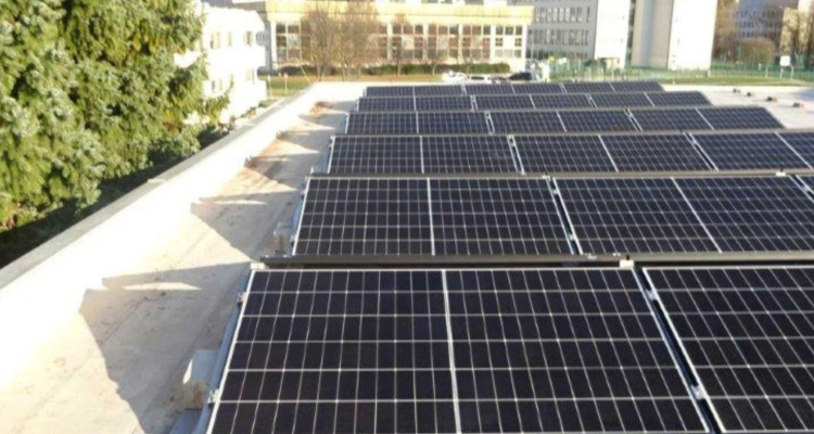 Velenje postavlja sončne elektrarne na javne objekte in gradi prvo energetsko skupnost