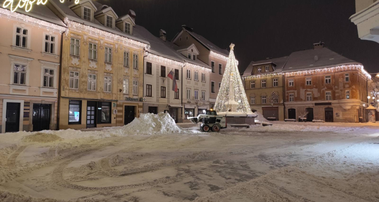 Po nižinah zapadlo do 30 centimetrov snega